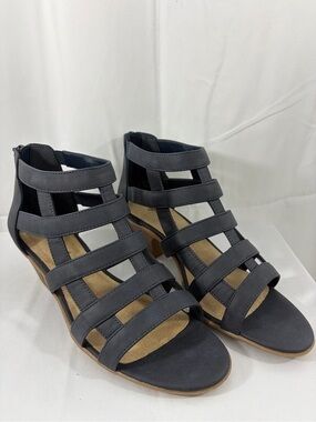 NWT Easy Street Women’s Size 9.5W Navy Blue Strappy Gladiator Sandals